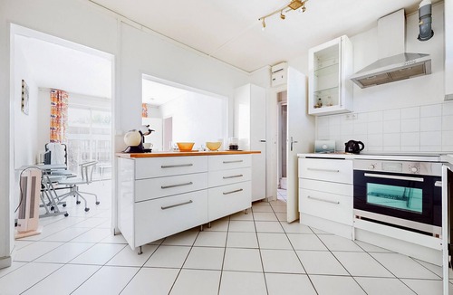 Limoges Apartment | This practical and light-flooded holiday apartment welcomes you to the centre of Limoges.