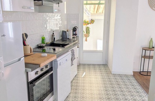 Poitiers House | Three-bedroom house with private courtyard, center of Poitiers and close to Futuroscope
