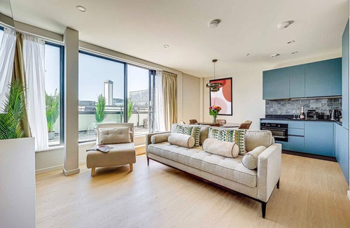 Farringdon Apartment | Three-bedroom Penthouse at Farringdon by Dmontrio