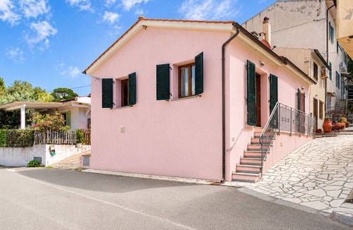 Bonalaccia-Filetto Apartment | Three-room apartment Angela, in a quiet area 5 minutes from Marina di Campo, with furnished outdoor