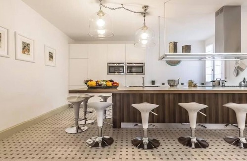 Santa Croce Apartment | Timeless Elegance with Canal Views in Cannaregionnnnnnn