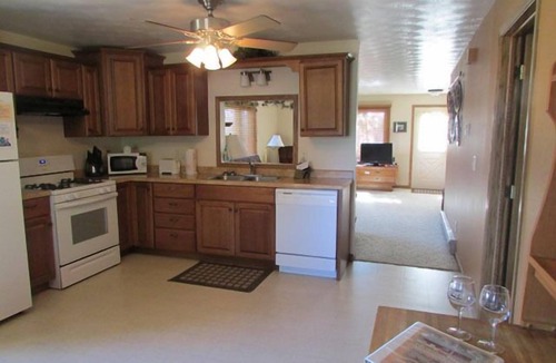 Hill City Cabin | Tin Mill Cottage on a quiet wooded lot, walking distance to downtown!
