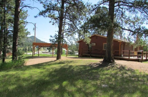 Hill City Cabin | Tin Mill Cottage on a quiet wooded lot, walking distance to downtown!