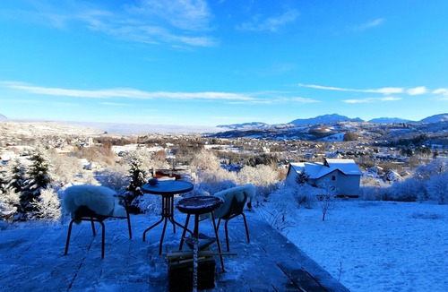 Bran House | Tiny house with spectacular view of the valley and mountains