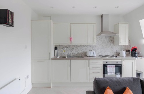 Fitzrovia Apartment | Top-Floor 1-Bed + Balcony · Fitzrovia · Sleeps 4