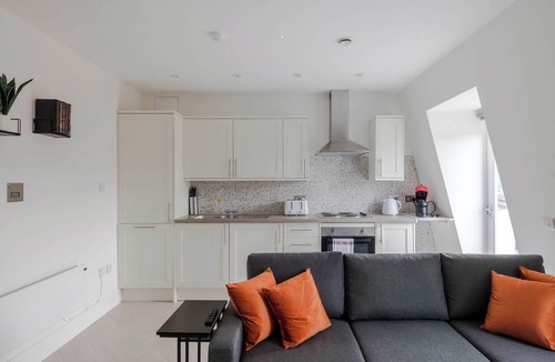 Fitzrovia Apartment | Top-Floor 1-Bed + Balcony · Fitzrovia · Sleeps 4