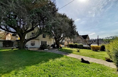 Saint-Junien House | TOWNHOUSE WITH GARDEN IN QUIET NEIGHBORHOOD