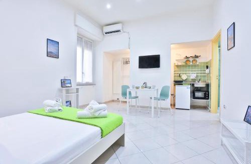 Vasto Apartment | Track Station Studio Apartment - with Netflix