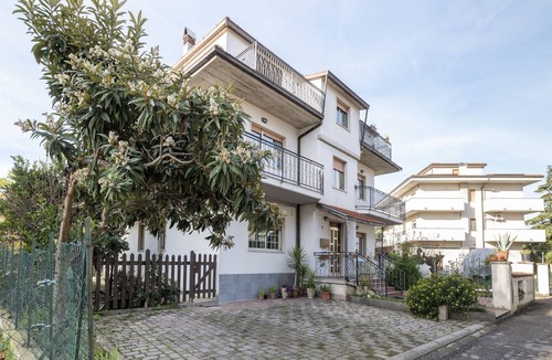 Manoppello Apartment | Traditional Apartment in Manoppello Scalo with Balcony