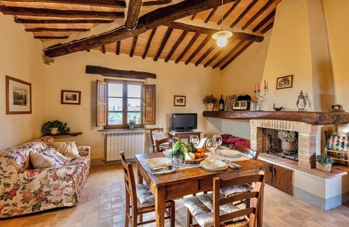 Vergelle House | Traditional Tuscan farmhouse with breathtaking views 19 Minutes from Montalcino