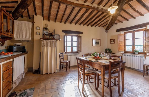 Vergelle House | Traditional Tuscan farmhouse with breathtaking views 19 Minutes from Montalcino