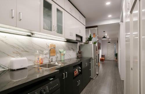 Hoan Kiem Apartment | Train Spotters' Loft in OLD QUARTER