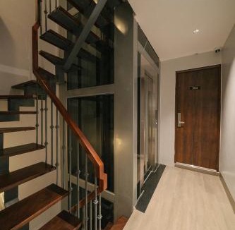 Hang Bo House | Trainstreet-Oldquarter-HoanKiemLake-New-Modern-Elevator