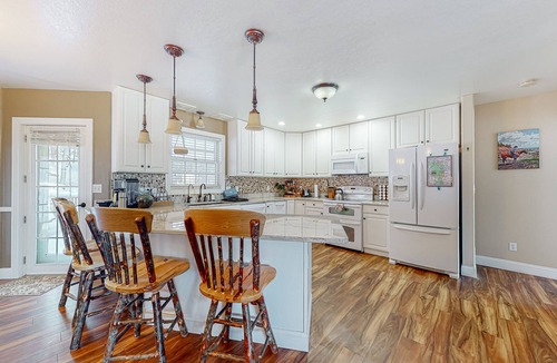 Piedmont House | Tranquil house with fireplace, hot tub, foosball table, jetted tub, & patio