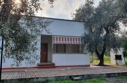 Montincello Apartment | Tre Appartamenti in Villa con Giardino Vicino al Mare