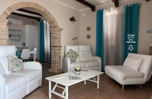 Citta Sant'Angelo Apartment | Tre Laghi Countryhouse Luminous with pool and aircon