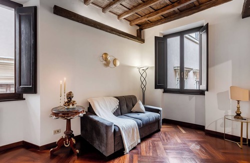 Rione II Trevi Apartment | Trevi Fountain Stylish Guesthouse