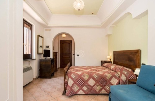 Sant'Angelo Bed & Breakfast | Triple room-Classic-Ensuite with Shower-Garden view
