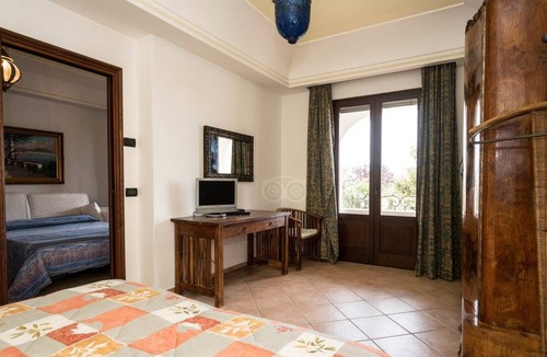 Sant'Angelo Bed & Breakfast | Triple room-Classic-Ensuite with Shower-Garden view