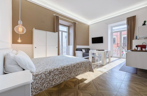 Manfredonia Bed & Breakfast | Triple Room 'Orchidea Celeste' with Sea View, Wi-Fi and Air Conditioning