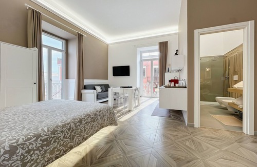 Manfredonia Bed & Breakfast | Triple Room 'Orchidea Celeste' with Sea View, Wi-Fi and Air Conditioning
