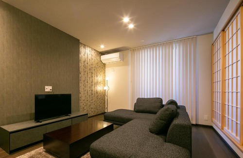 Nakamura Apartment | trive meieki taikodori1 8名から12名宿泊可能 1台無料駐車場付き 新築戸建て貸し切り