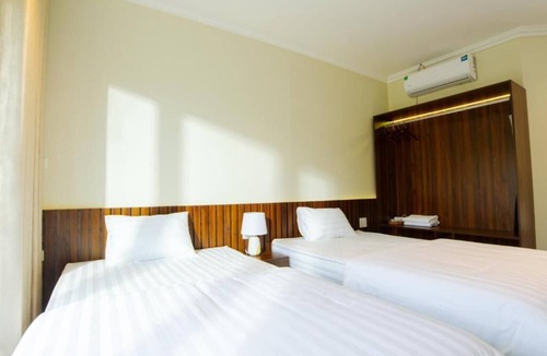 Son Tay Bed & Breakfast | Twin Room with Lake View