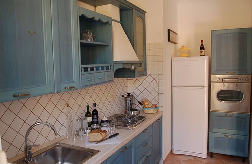 Aurelio Apartment | Two apartments for groups or families up to 9 In St. Peter area, courtyard
