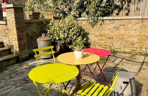 Harringay Apartment | Two bedroom (3 bed) with beautiful private garden