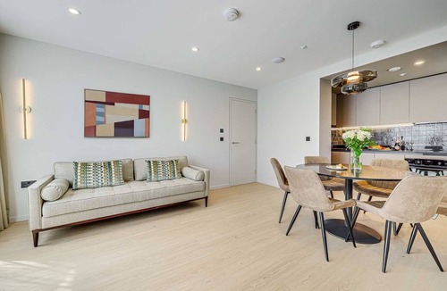 Farringdon Apartment | Two-Bedroom Apartment at Farringdon by Dmontrio