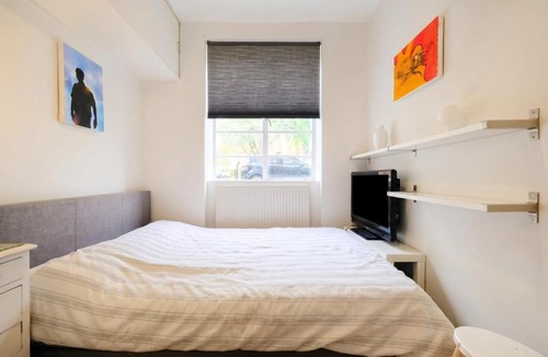 St. Johns Wood Apartment | Two-Bedroom Ground-Floor Flat with Private Garden, NW8