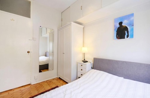 St. Johns Wood Apartment | Two-Bedroom Ground-Floor Flat with Private Garden, NW8