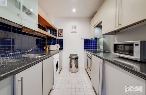 Whitechapel Apartment | Two Bedroom, Serviced Apartment in Aldgate East
