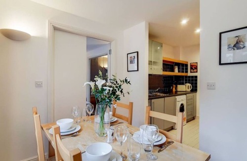 Whitechapel Apartment | Two Bedroom, Serviced Apartment in Aldgate East