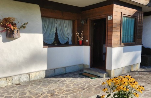 Cortina d'Ampezzo Apartment | Typical mountain apartment with garden and private parking