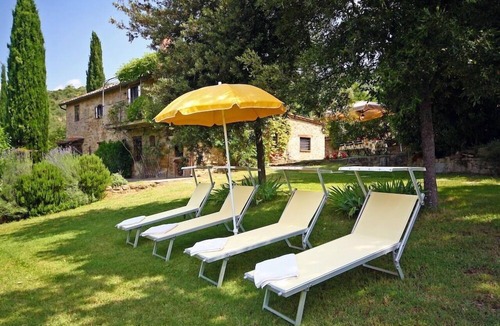 Ferretto House | Typical rustic farmhouse with swimming pool