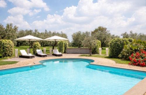 Zona III Marcigliana Villa | Ultra Luxe Villa w Stunning Pool Paradise