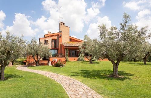 Zona III Marcigliana Villa | Ultra Luxe Villa w Stunning Pool Paradise
