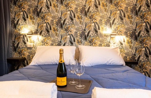 Quartiere XXIII Alessandrino Apartment | Urban Chic Luxury Suite Apartments