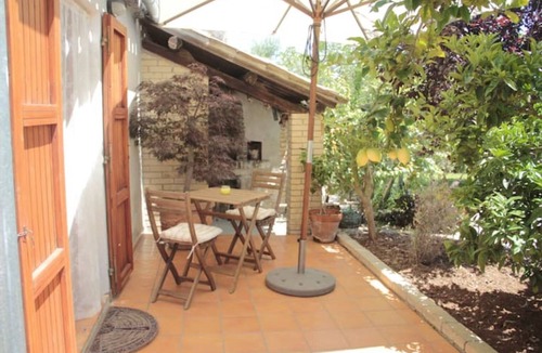 Notaresco Apartment | Vacation apartment with pool in historic country house Casa Norina
