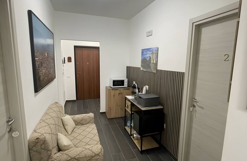 Corigliano Calabro House | Vacation Home 'Quadrato' with Shared Terrace, Wi-Fi, and Air Conditioning