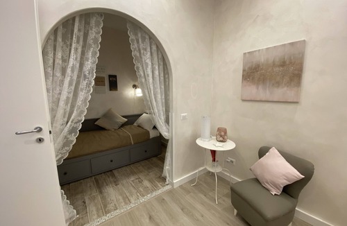 San Giovanni Apartment | Very bright apartment near the Colosseum, metro A two minutes walk away