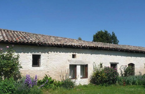 Champagne-le-Sec Cottage | Very QUIET SINGLE-STORY VACATION RENTAL, 35 min from FUTUROSCOPE