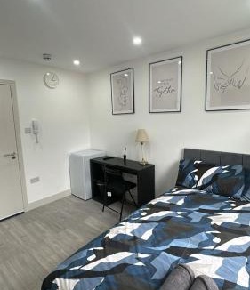 Sutton Central Apartment | VibeHub