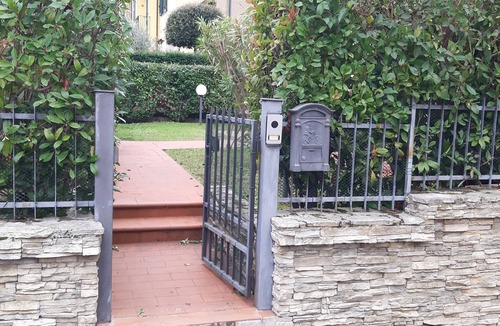 Sinalunga House | Villa 3 piani indipendente con garage e giardino privato