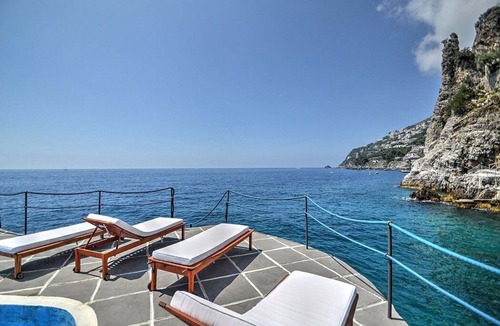 Furore Villa | Villa Abbondanza: A splendid and luminous three-story villa set into the cliff, sheer above the sea and with direct access to the sea, with Free WI-FI.