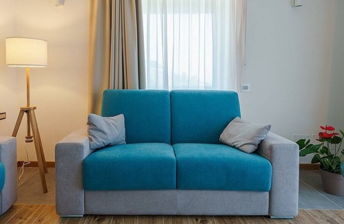 Serramezzana House | Villa Alfea C: A welcoming apartment situated in a secluded location surrounded by meadows and by green hills, with Free WI-FI.