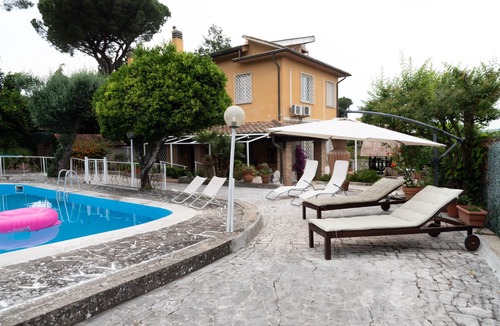Lake Bracciano Villa | Villa Amalia Augusta with swimming pool