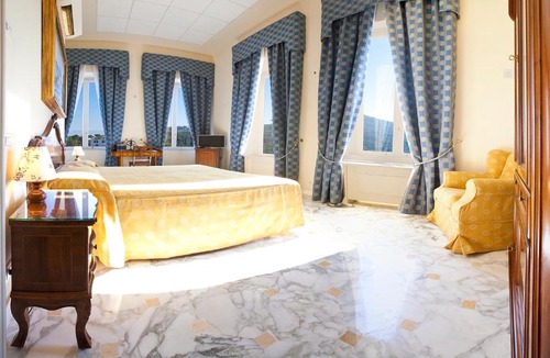 Marina di Puolo Hotel | Villa Angelina