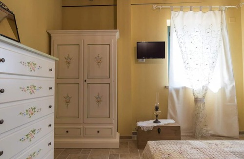 Corridonia Villa | Villa Anita, framed in the rolling hills of the Le Marche